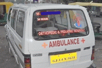 প্রস্রাব করে ফেলায় রোগীকে স্ট্রেচার-সহ অ্যাম্বুল্যান্সের বাইরে ফেলল চালক