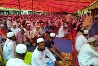 তালতলি  ঈদগা ময়দানে হাজারো মুসল্লির নামাজ আদায়