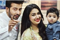 এই প্রথম প্রকাশ্যে পরিবারের সাথে ঈদ করলেন শাকিব খান!