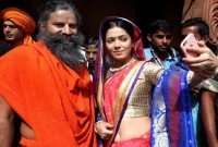 মুসলিম মহিলাদের উপর অন্যায় অবিচার বন্ধ করুন : রামদেব মুসলিম মহিলাদের উপর অন্যায় অবিচার বন্ধ করুন : রামদেব