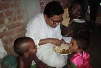 বন্যার্তদের সাথে ঈদের খাবার খেলেন প্রতিমন্ত্রী পলক বন্যার্তদের সাথে ঈদের খাবার খেলেন প্রতিমন্ত্রী পলক