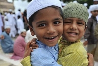 ভারতে দুর্গা পুজোর প্যান্ডেল বন্ধ রেখে ঈদের নামাজ