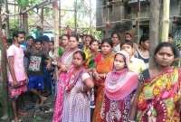 বাড়ি ফাঁকা পেয়ে বৌমার সম্ভ্রমহানী করলো শ্বশুর!