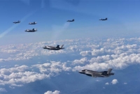 উত্তেজনা বাড়িয়ে বিতর্কিত অঞ্চলে ঢুকে পড়লো চীনা যুদ্ধবিমান