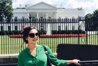 মার্কিন প্রেসিডেন্ট ভবন হোয়াইট হাউসের সামনে ব্রাউন প্রভা