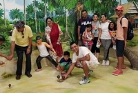 বিদেশে এক ফ্রেমে হায়াত পরিবার