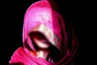 কোলের সন্তানকে ফেলেও প্রেমিককে বিয়ে করতে চান এই গৃহবধূ, দুই দিন ধরে অনশন