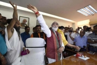 নতুন মন্ত্রীর এমন কাণ্ড দেখে হতবাক মন্ত্রণালয়ের কর্মীরা!