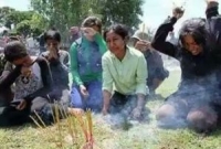 রোহিঙ্গা নারীর কান্না ভেজা চিঠি : অতঃপর হাজারো মানুষের চোখে জল