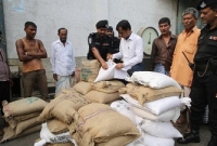 ৩০ কেজি চালের বস্তায় ১২ কেজি, সাড়ে ৯ টন চাল গেল কোথায়?