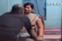 গৃহবধূর ৪ স্বামী, তারপরও রাতে অন্য দুই পুরুষের সঙ্গে ধরা খেলেন গৃহবধূ