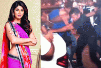 শিল্পার ছবি তুলতে গিয়ে মার খেলো ফটোগ্রাফার