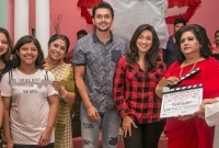  লম্বা নায়কের পাশে দাঁড়ানো সমস্যা!  পড়ে গেলো হাসির রোল