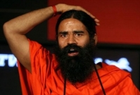   ‘বাবা’ রামদেবকে বিয়ে করতে চান দুই বলিউড অভিনেত্রী!