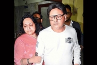 দিনরাত তিনি শুয়ে থাকেন, স্ত্রী ধরে ধরে বসিয়ে দেন কখনও; জেলে কেমন আছেন তাপস পাল