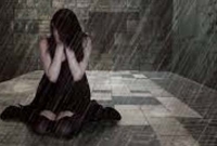 জনশূন্য স্থানে ২০ জনের বেশি ব্যক্তি মিলে এক মেয়েকে..