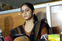 যে কারণে সাংবাদিকদের সামনেই স্বামীকে তালাক দিলেন মুসলিম মহিলা!