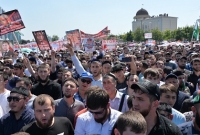 রোহিঙ্গাদের সমর্থনে লাখ লাখ লোকের বিক্ষোভ হঠাৎ যে কারণে থামাতে বললেন রমজান কাদিরভ