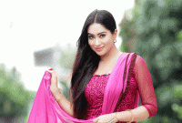 দেশের গণ্ডি পেরিয়ে এবার হিন্দি ছবিতে মম