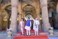 জাপানের প্রধানমন্ত্রীকে গুজরাতের বিখ্যাত মসজিদে নিয়ে গিয়ে কি দেখালেন নরেন্দ্র মোদি?