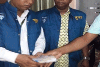 ঘুষের টাকা সহ সরকারী কর্মচারী দুদকের হাতে আটক