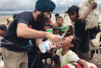 এই মানুষটি দেখালেন মানবতার প্রকৃত অর্থ