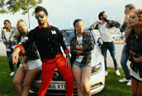 লন্ডনে সুন্দরী নারীদের সঙ্গে কি করছেন শাকিব খান?