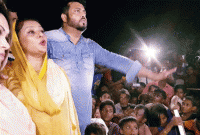 নিজের চোখে দেখে আসলাম মানুষের অসহায়ত্ব: ওমর সানি