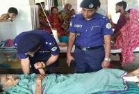  পুলিশ কর্মকর্তাদের সেই ভিক্ষুক মায়ের পাশে ছুটে এলেন এসপি!