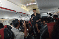 অবিশ্বাস্য হলেও সত্যি! ৪০,০০০ ফুট উচ্চতায় লাইভে নায়ক দেব