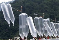 কিমের ক্ষেপণাস্ত্রের জবাবে দক্ষিণ কোরিয়ার ‘বেলুন’