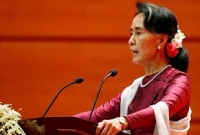 সু চির পুরস্কার ও সম্মানসূচক ডিগ্রি স্থগিত, বিশ্ব থেকে বিচ্ছিন্ন হওয়া শুরু