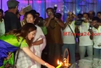 কলকাতায় মমতার সাথে পুজা উদ্বোধন করলেন জয়া আহসান