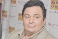 বিতর্কে ঋষি কপূর! এক মহিলার সঙ্গে...