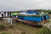 রেডক্রসের ত্রাণবাহী নৌকায় পেট্রোল বোমা হামলা