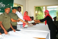 পলাশে আনসার ভিডিপির প্রশিক্ষনার্থীদের সনদপত্র ও নগদ অর্থ বিতরণ