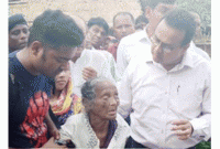 সেই বৃদ্ধা মায়ের জন্য বাড়ি তৈরি করে দিলেন ডিসি