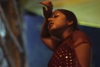 গায়ে হাত দিতেই গর্জে উঠলো মেয়েটি! তারপর কী ঘটল?