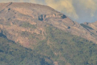 ফুঁসছে আগ্নেয়গিরি, যেকোনো সময় ঘটতে পারে অগ্ন্যুৎপাত! চূড়ান্ত সতর্কতা জারি