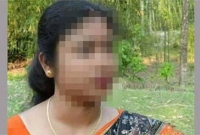 প্রেমিকের হাত ধরে ৩ সন্তানের মা উধাও