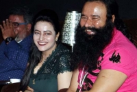 পুলিশের হাতে এসেও ফস্কে গেলেন হানিপ্রীত!