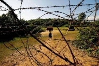  সীমান্তে কাঁটাতারের বেড়ায় বিদ্যুৎ সংযোগ দিচ্ছে মিয়ানমার সেনাবাহিনী