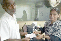 লটারিতে ১০ কোটি জিতলেন ভ্যান চালক মুস্তাফা