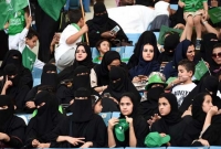 বদলাচ্ছে সৌদি আরব, পুরুষের স্থানে এবার বসলেন সৌদি নারীরাও