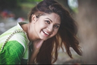 স্বামীকে ডিভোর্স দিয়ে ‘তৃতীয়’ ব্যক্তিকে পরিচয় করিয়ে দিলেন স্পর্শিয়া