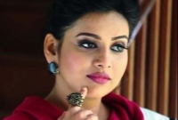 ফেসবুকে কেঁদে ক্ষমা চাইলেন এই অভিনেত্রী