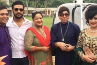 হেলিকপ্টারে উড়ে পূজা মণ্ডপে তারকারা