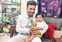 জানেন জন্মদিনে ছেলেকে কী উপহার দিলেন শাকিব খান?