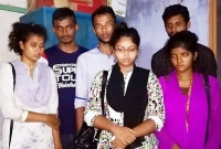 লঞ্চে আপত্তিকর অবস্থায় ৬ যুবক-যুবতী আটক  লঞ্চে আপত্তিকর অবস্থায় ৬ যুবক-যুবতী আটক