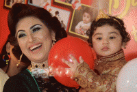 ছেলের জন্মদিনে কেন এলেন না শাকিব খান ?